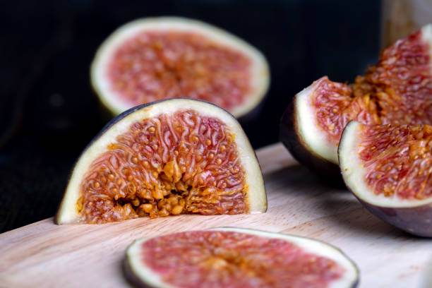 istock Ripe figs cut into pieces, close up 1432383933