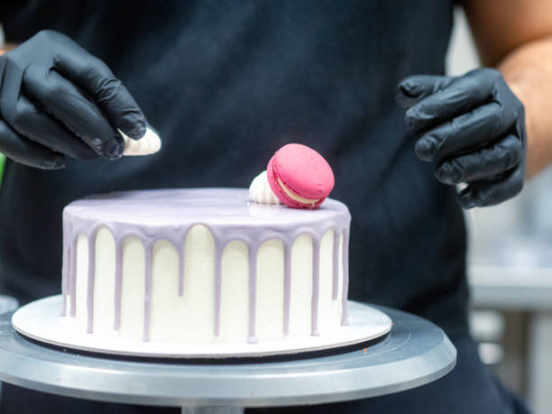 istock chef decorating romantic lilac white frosted dripping cake macaron meringue top 1432463962