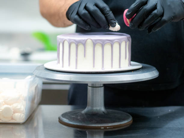 istock chef decorating romantic lilac white frosted dripping cake macaron meringue top 1432463965