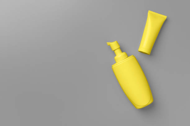 istock Yellow cosmetic container on gray background top view 1432471274