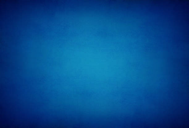 fundo azul abstrato ou papel escuro com holofotes de centro brilhante e quadro de borda de vinheta preta com textura de fundo grunge vintage design de layout de papel preto de azul claro ar - sérvia e montenegro - fotografias e filmes do acervo