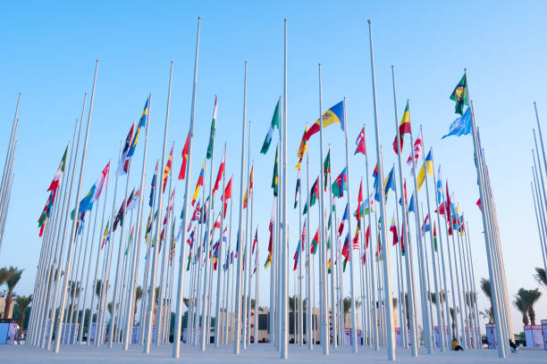 iconico landmark flag plaza mia park qatar - fifa world cup foto e immagini stock