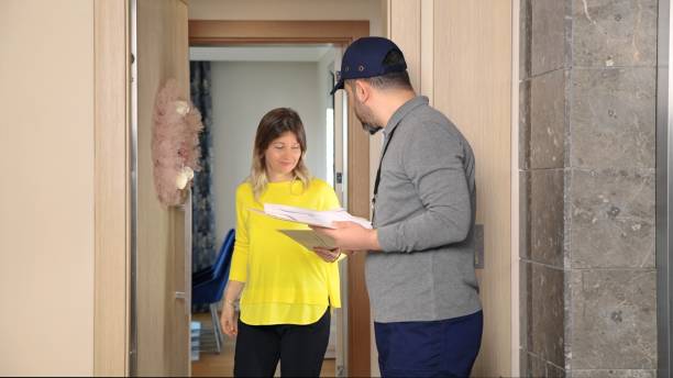 istock Airmail Delivery in Door 1432489944
