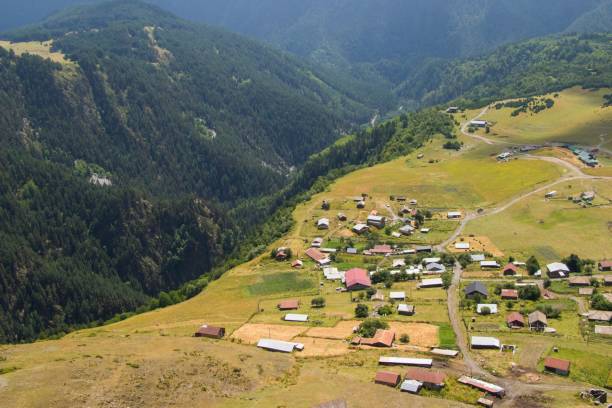 aerial shot of rural houses in omalo village in tusheti, georgia - tusheti imagens e fotografias de stock