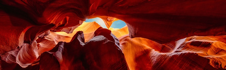 Antelope Canyon bend with brilliant colors