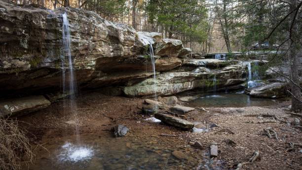 beautiful burden falls en el bosque nacional shawnee, estados unidos - shawnee national forest fotografías e imágenes de stock