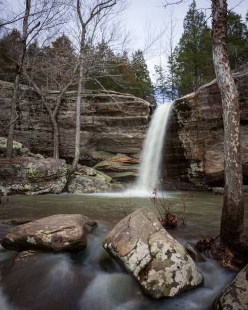 beautiful jackson falls im shawnee national forest, vereinigte staaten - shawnee national forest stock-fotos und bilder