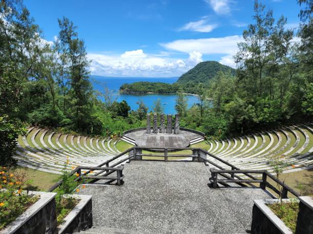 amphithéâtre à misibis bay par une journée ensoleillée - bicol photos et images de collection