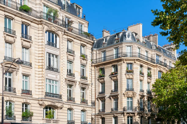 istock Facade of a Parisian building 1432540561