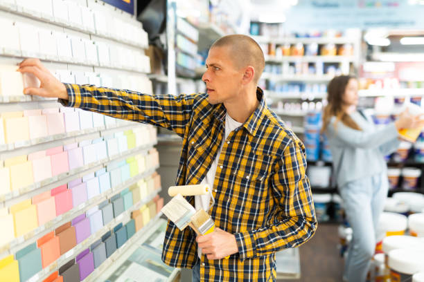 istock Man chooses tiles according to color samples in hardware store 1432543651