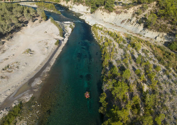 rafting no rio manavgat, koprulu canyon manavgat, antalya turkey - waterfall antalya turkey forest - fotografias e filmes do acervo