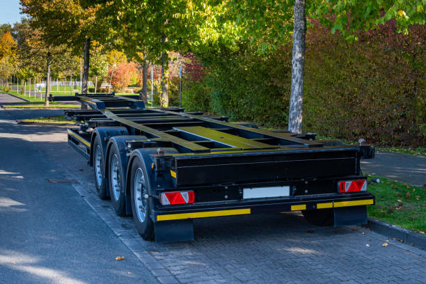 istock Standing on the side of the trailer platform truck. 1432587987
