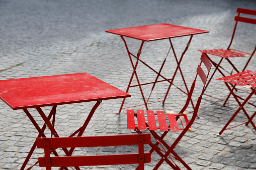 Chairs and tables in an outdoor cafe or restaurant stand empty and wait for the guests.