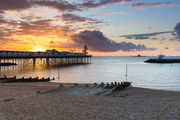 herne bay pier, kent, england, vereinigtes königreich - herne stock-fotos und bilder