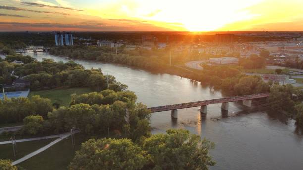 winnipeg sunset - winnipeg river imagens e fotografias de stock