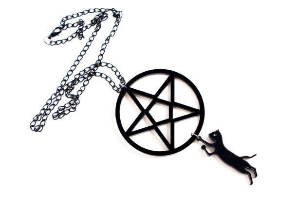 istock Pentagram and black cat pendant on white 1432764724