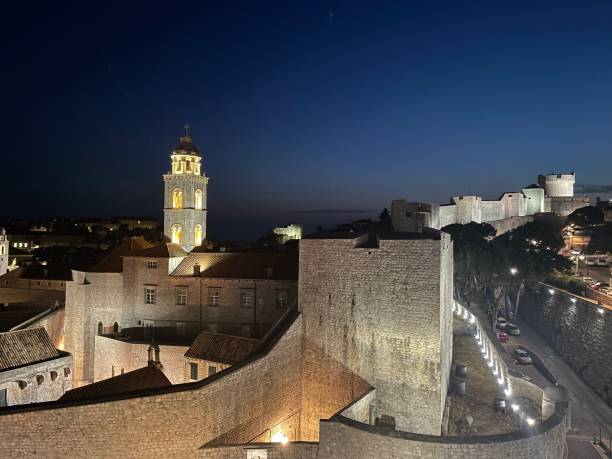 istock Rampart of Dubrovnik by night 1432781054