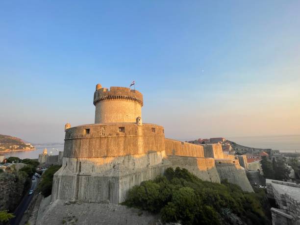 istock Wall of Dubrovnik during sunset 1432781848