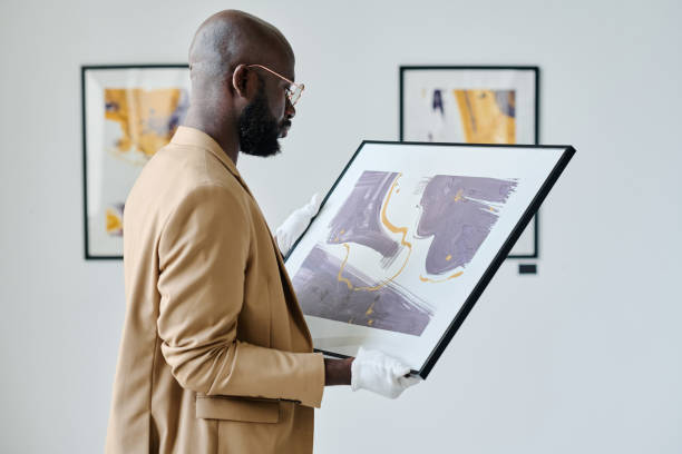 istock Worker of gallery preparing for exhibition 1432867563