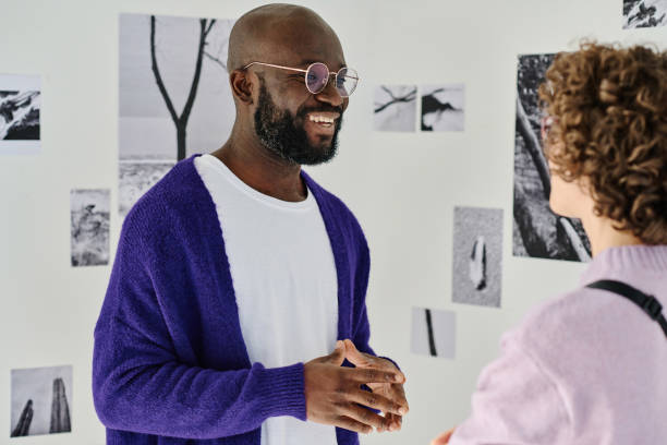 istock Man discussing art with woman at gallery 1432867720