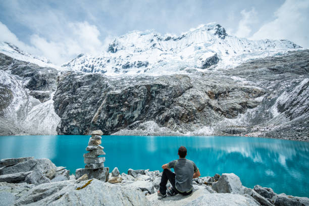 laguna 69 é a caminhada mais famosa no parque nacional huascaran - mountain peru cordillera blanca mountain range - fotografias e filmes do acervo