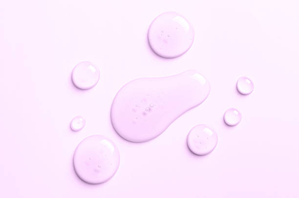 rosa tropfen feuchtigkeitsspendendes gel oder serum. kosmetikprodukt für die hautpflege - head massage flash stock-fotos und bilder