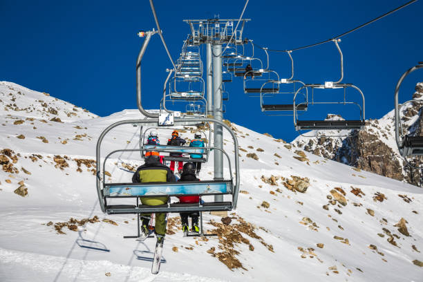 gruzja główne popularne atrakcje zimowe redakcyjne - caucasus mountains zdjęcia i obrazy z banku zdjęć