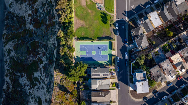 istock Daly City Costal Homes Overlooking Cliff 1432923142