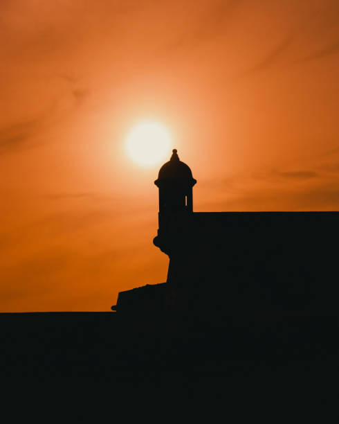 puerto rico garita silhouette of san juan morro golden sunset. - puerto de sol imagens e fotografias de stock