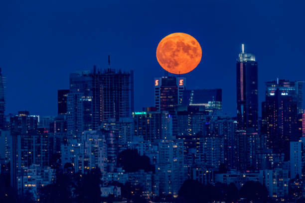 istock Downtown Vancouver at 100% Hunter's Moon Rise 1432936904