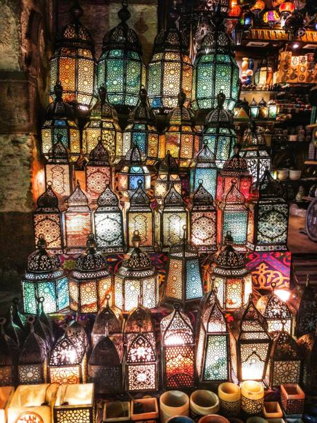 linternas orientales de ramadán en khan el khalili viejo cairo, egipto - el khalili fotografías e imágenes de stock