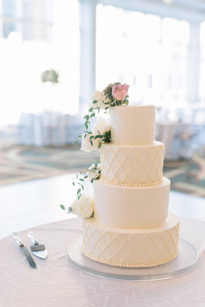 istock Elegant wedding cake with flowers 1433001564