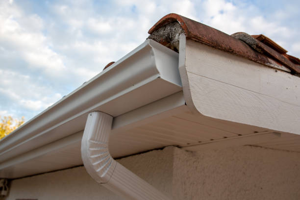 cleaned white new gutters and drain pipes on restoration house - çatı oluğu stok fotoğraflar ve resimler