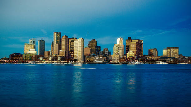 boston-sunrise - clear sky urban scene boston massachusetts stock-fotos und bilder