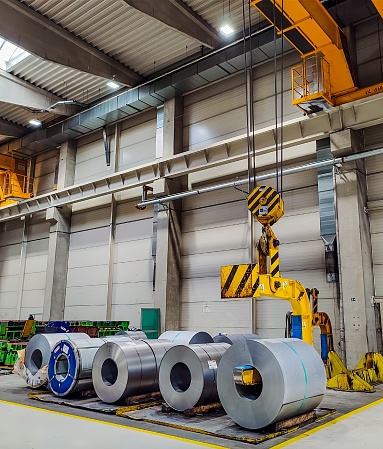 Overhead crane with a fixture for lifting coils
