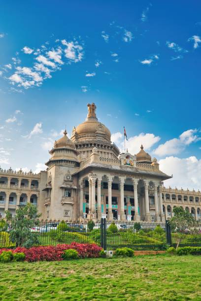 vidhana soudha di bangalore - bangalore india parliament building vidhana soudha foto e immagini stock