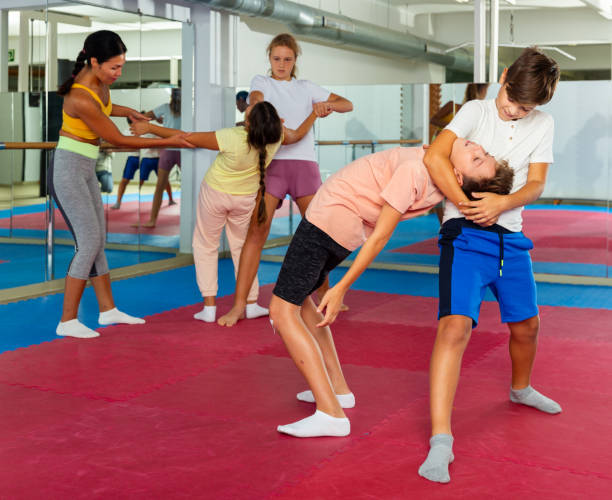 istock Teens learn to do painful head grab in self-defense lesson 1433077644