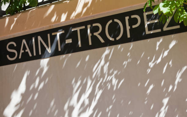 istock St Tropez Sign in the Shade 1433085310