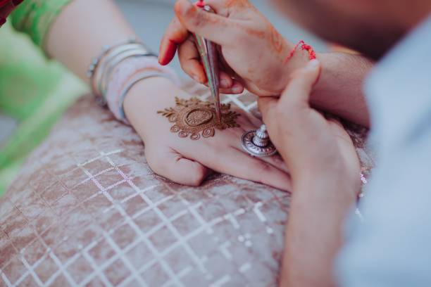 Traditional Hindu wedding ceremony Bridal mehndi - henna tattoo on woman's hands for the wedding haldi ceremony stock pictures, royalty-free photos & images