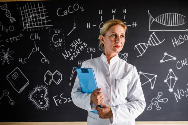 science teacher in front of the blackboard - professor scientist chemistry teacher imagens e fotografias de stock