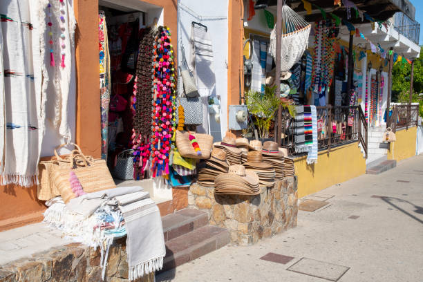 tienda de artesanías mexicanas en san josé del cabo, méxico - town san jose del cabo mexico color image fotografías e imágenes de stock