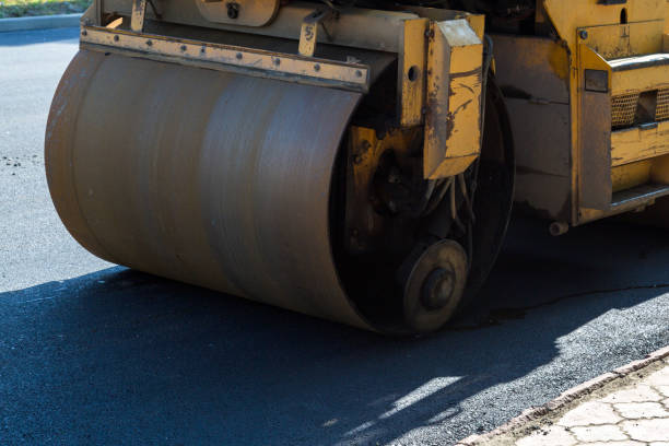 istock Old dirty asphalt paving machine stands idle 1433127272
