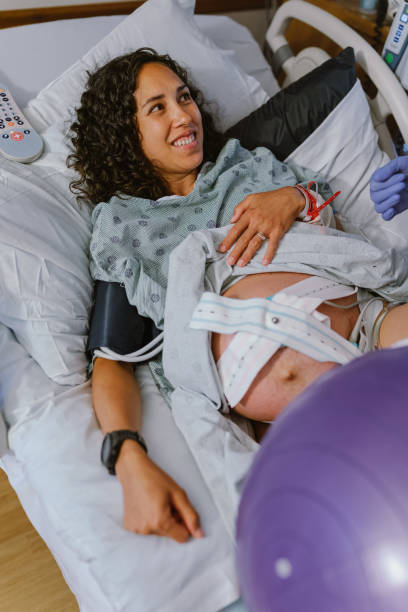 istock Smiling pregnant woman talking with nurse during labor 1433168708