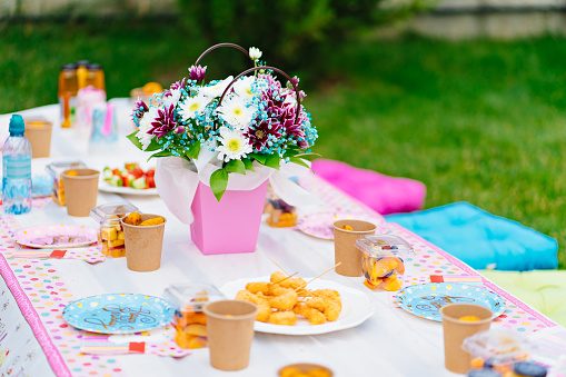 istock setting a table for a children's holiday in the courtyard of a house on the lawn 1433173258