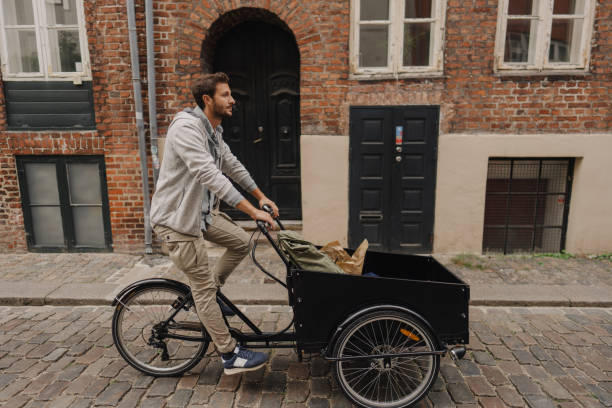 istock Running errands on my cargo bike 1433187136