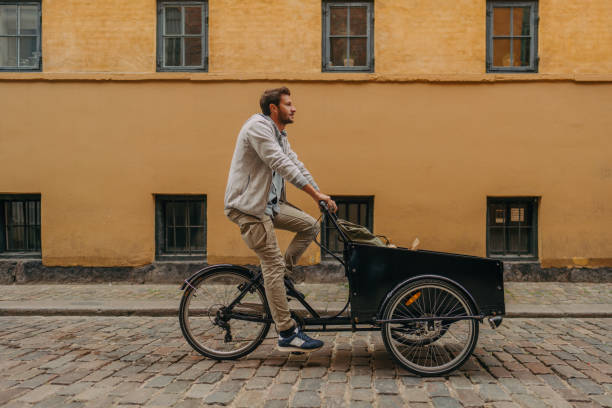 istock Running errands on my cargo bike 1433187194