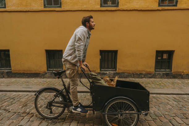 istock Running errands on my cargo bike 1433187195