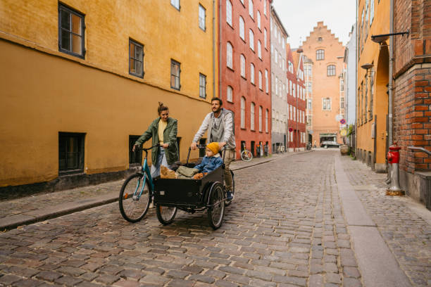 running errands together - parents children cargo bike bildbanksfoton och bilder