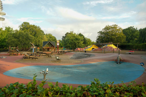 children's playground in the garden planten un blomen in hamburg - blomen imagens e fotografias de stock