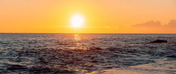 istock Mesmerizing view of a beautiful seascape at scenic sunset 1433341208